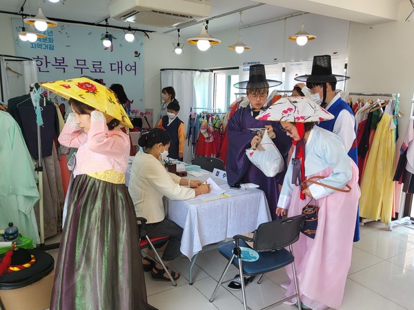 장미한복 이미지